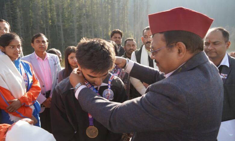 सशस्त्र सेना झंडा दिवस: मुख्य सचिव ने वीर सैनिकों को नमन किया, उत्कृष्ट खिलाड़ियों को किया सम्मानित
