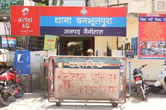 हल्द्वानी में सनसनी: बनभूलपुरा में AK-47 का कारतूस और तमंचे बरामद, बर्खास्त शिक्षक गिरफ्तार; सुप्रीम कोर्ट की सुनवाई से पहले हड़कंप