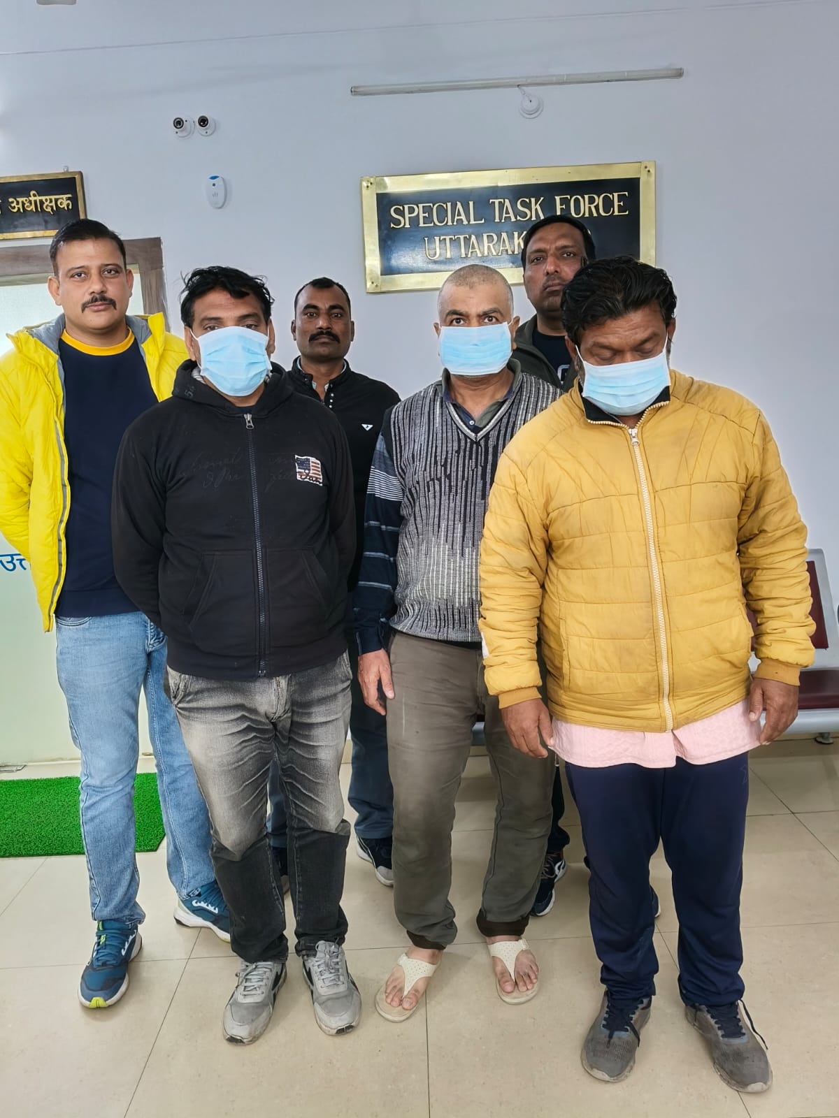 मौत के सौदागरों पर एसटीएफ का कड़ा प्रहार: नकली दवा गिरोह के 3 और सदस्य दबोचे, अब तक 16 गिरफ्तार; ब्रांडेड रैपर में बेच रहे थे 'जहर'!