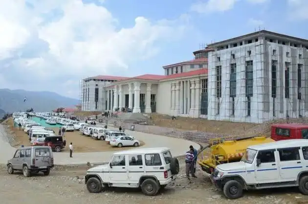 पहाड़ की 'सांसों' पर सियासत: गैरसैंण की ऊंचाई पर कम होती ऑक्सीजन या पिघलती राजनीतिक इच्छाशक्ति?