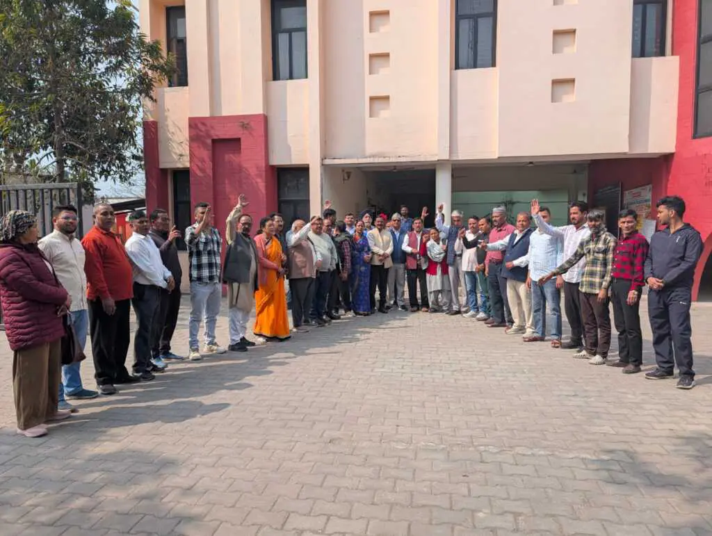 शिक्षा निदेशक प्रकरण पर कांग्रेस का प्रदर्शन: आरोपी विधायक पर मुकदमा दर्ज करने की मांग