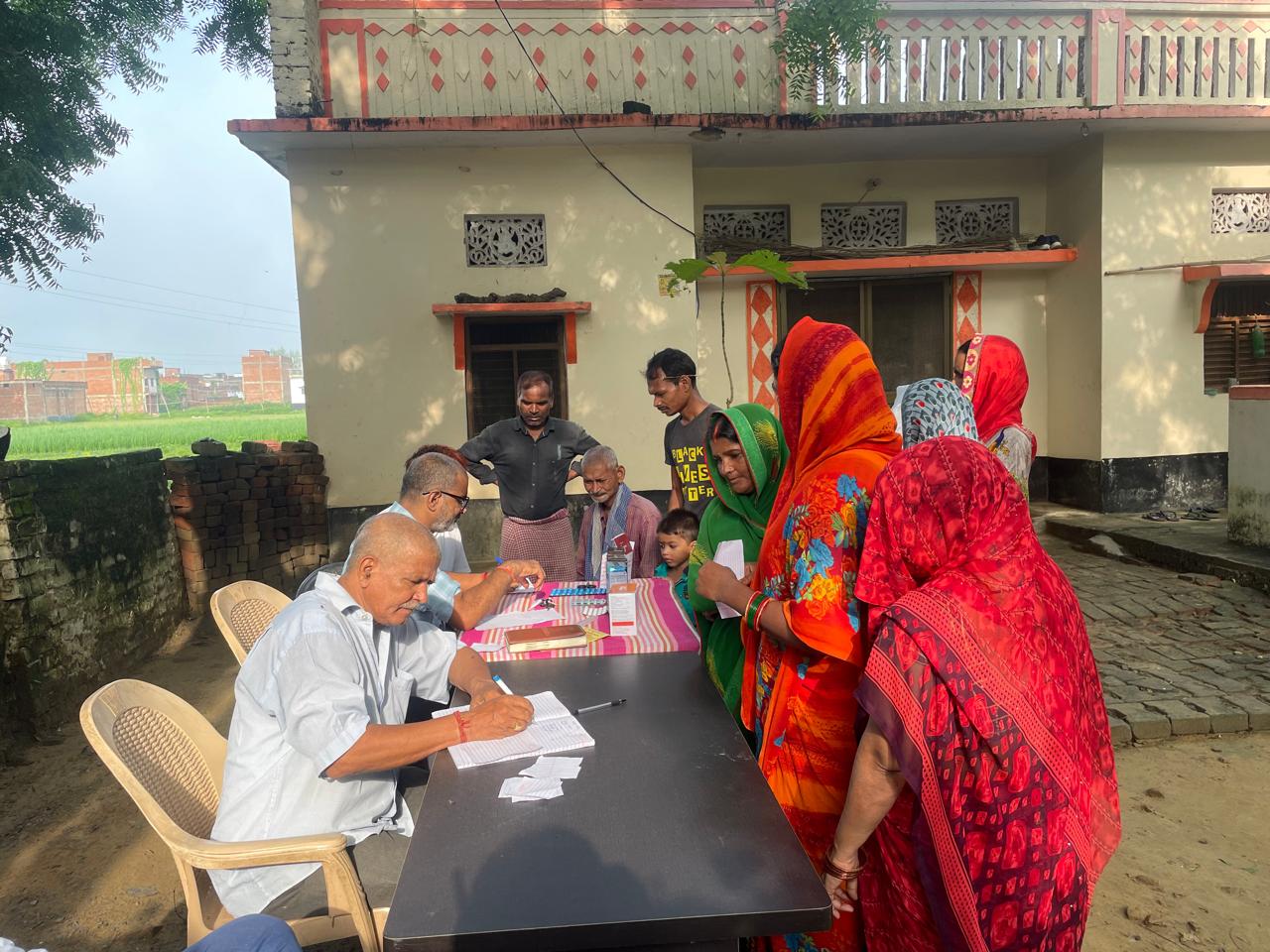 कलियर में जनसेवा की अनोखी मिसाल: पूर्व राज्यमंत्री हाजी शहीद की पहल पर लगा कैंप, सैकड़ों ग्रामीणों को मिली दस्तावेजों की सौगात