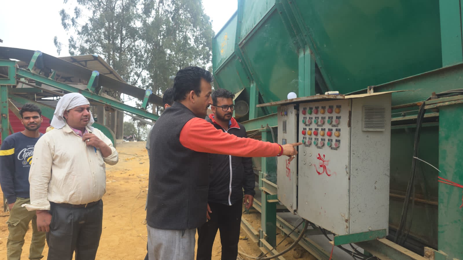 लोहाघाट में ट्रोमल मशीन से लेगेसी वेस्ट का सुरक्षित निस्तारण, शहर बना स्वच्छ और हरित