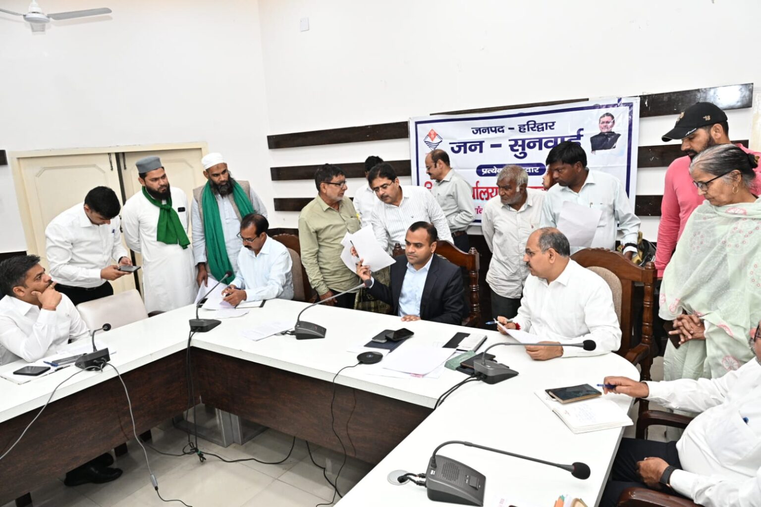 हरिद्वार में जिलाधिकारी मयूर दीक्षित की अध्यक्षता में जनसुनवाई, 38 शिकायतों का मौके पर निराकरण