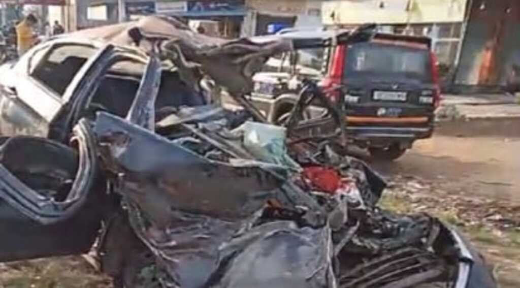 हल्द्वानी: मुरादाबाद में कार-ट्रैक्टर ट्रॉली भिड़ंत, चार युवकों की दर्दनाक मौत